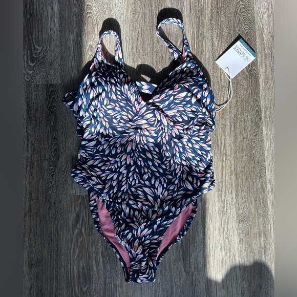 Carve design one piece Logan swimsuit size SM - Picture 1 of 7